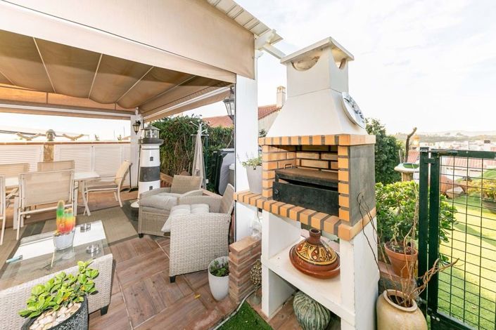 Image No.25-3 Bed Townhouse for sale