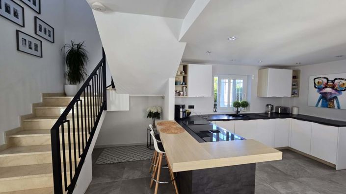 Image No.9-5 Bed Villa for sale