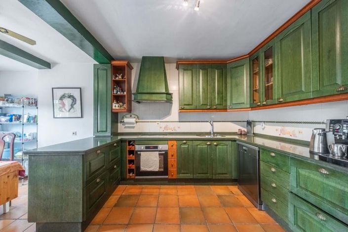 Image No.13-4 Bed Townhouse for sale