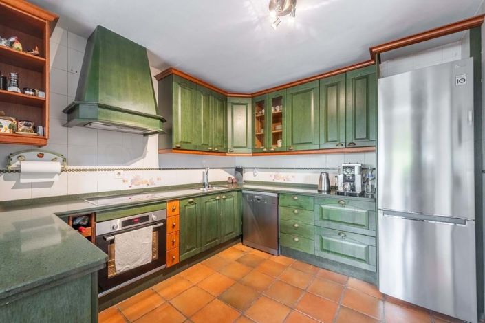 Image No.14-4 Bed Townhouse for sale