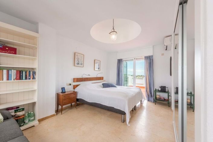 Image No.16-4 Bed Townhouse for sale