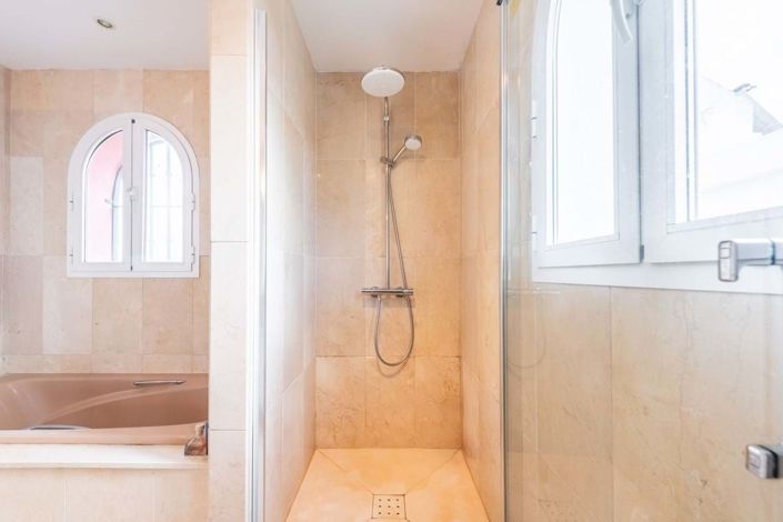 Image No.20-4 Bed Townhouse for sale