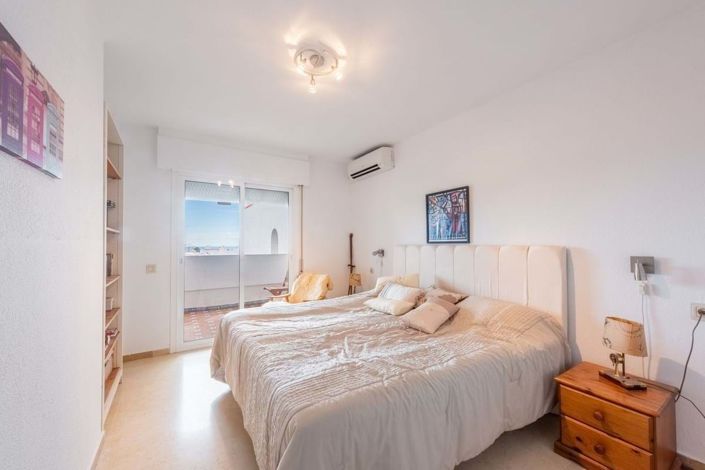 Image No.21-4 Bed Townhouse for sale