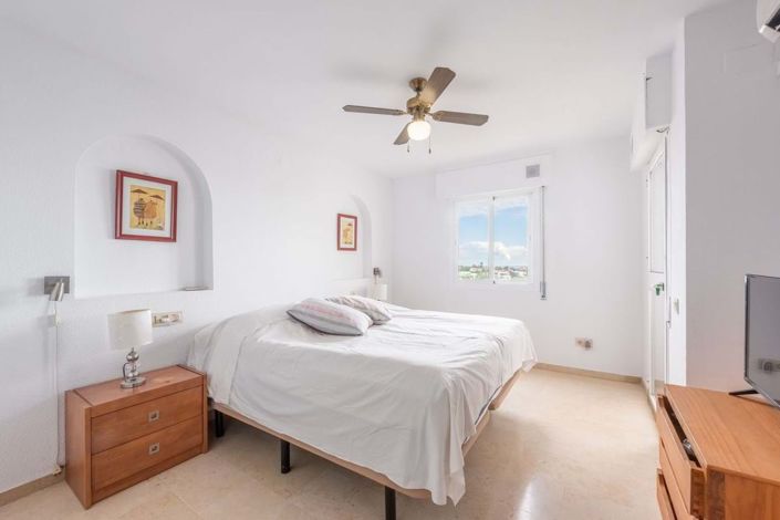 Image No.25-4 Bed Townhouse for sale