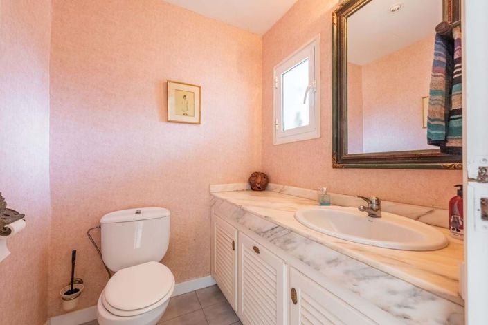 Image No.26-4 Bed Townhouse for sale