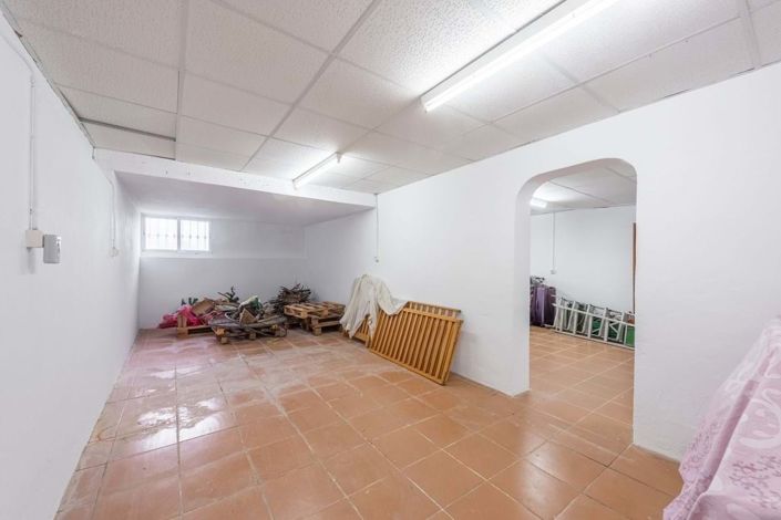 Image No.38-4 Bed Townhouse for sale