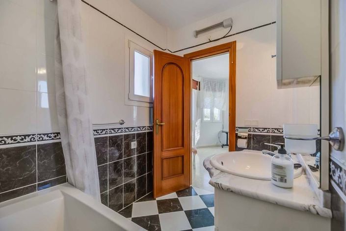 Image No.34-4 Bed Villa for sale