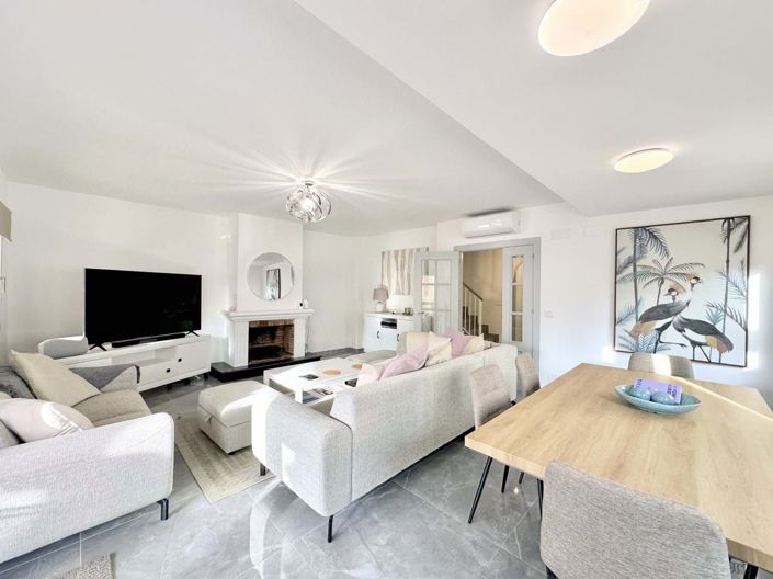 Image No.4-4 Bed Townhouse for sale