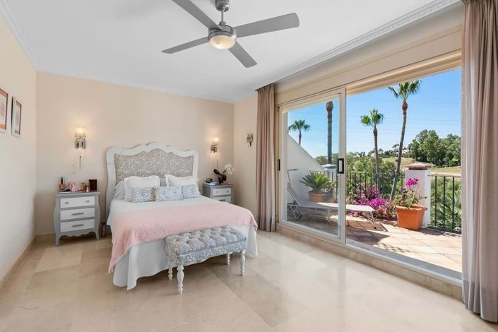 Image No.13-4 Bed Townhouse for sale