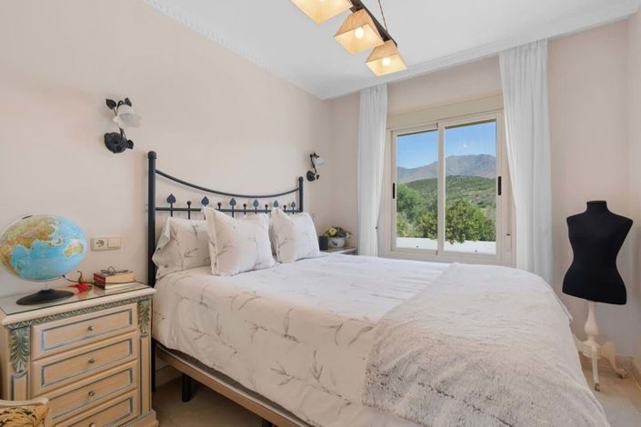 Image No.14-4 Bed Townhouse for sale