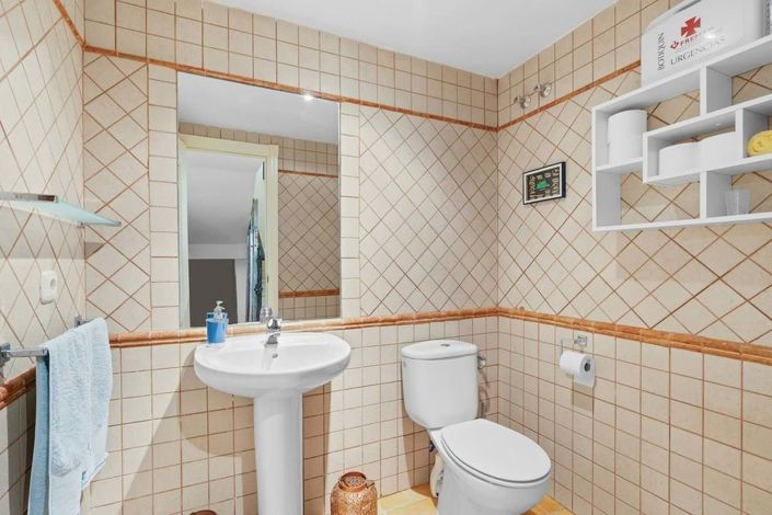 Image No.15-4 Bed Townhouse for sale