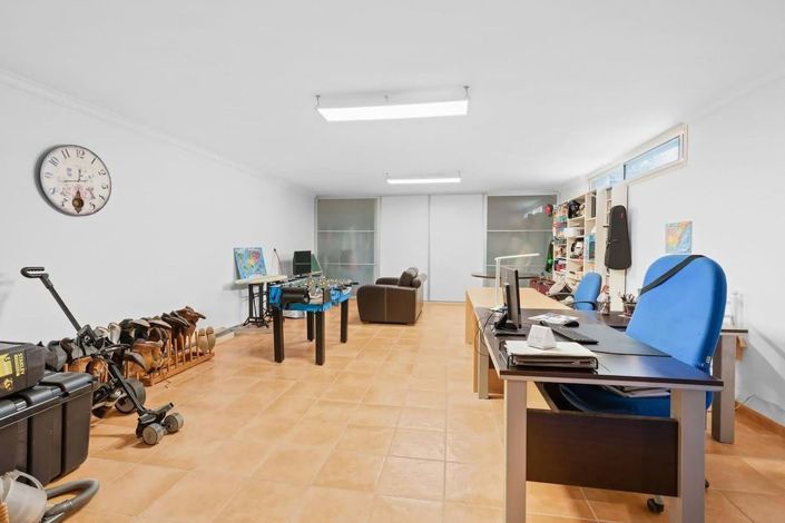 Image No.18-4 Bed Townhouse for sale