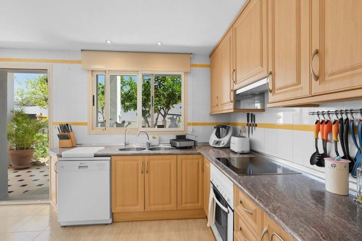 Image No.7-4 Bed Townhouse for sale