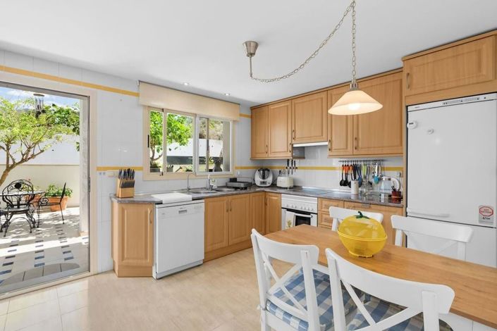 Image No.8-4 Bed Townhouse for sale