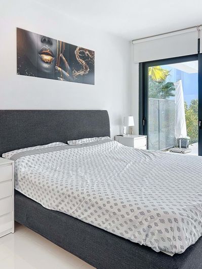 Image No.21-3 Bed Apartment for sale