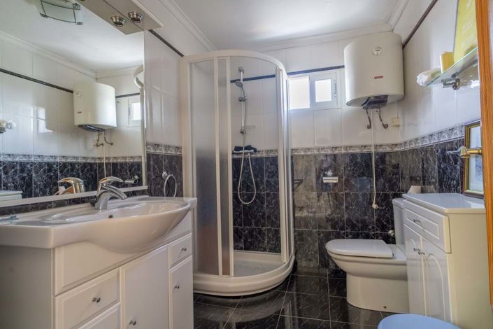 Image No.10-3 Bed Townhouse for sale