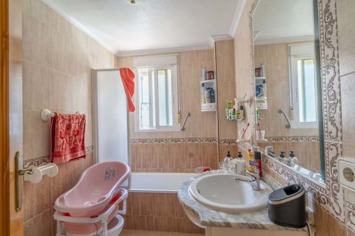 Image No.11-3 Bed Townhouse for sale