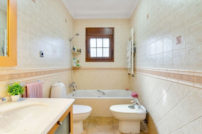 Image No.14-4 Bed Villa for sale