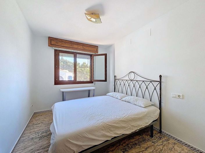 Image No.17-4 Bed Townhouse for sale