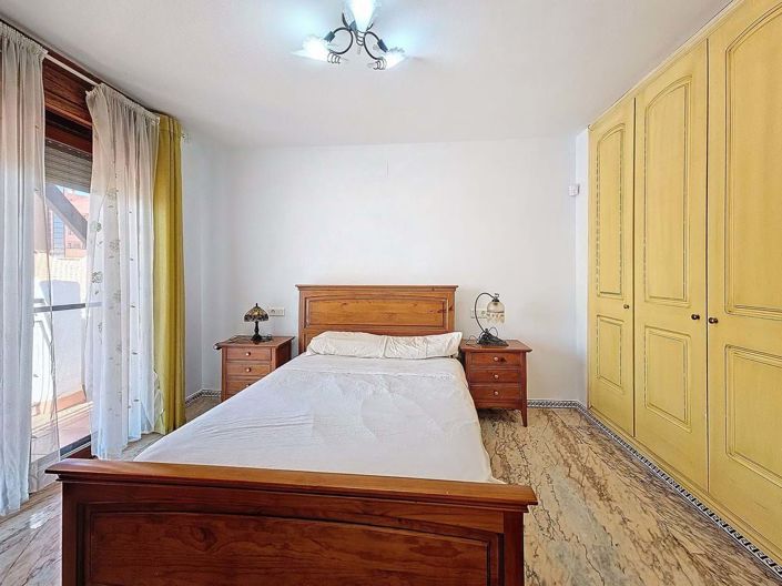 Image No.21-4 Bed Townhouse for sale