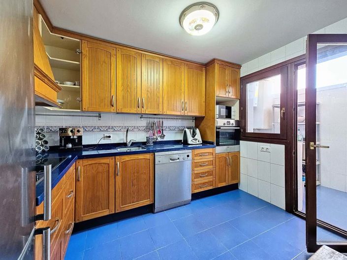 Image No.26-4 Bed Townhouse for sale