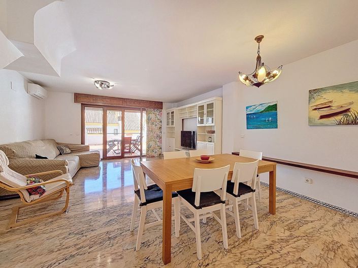 Image No.8-4 Bed Townhouse for sale