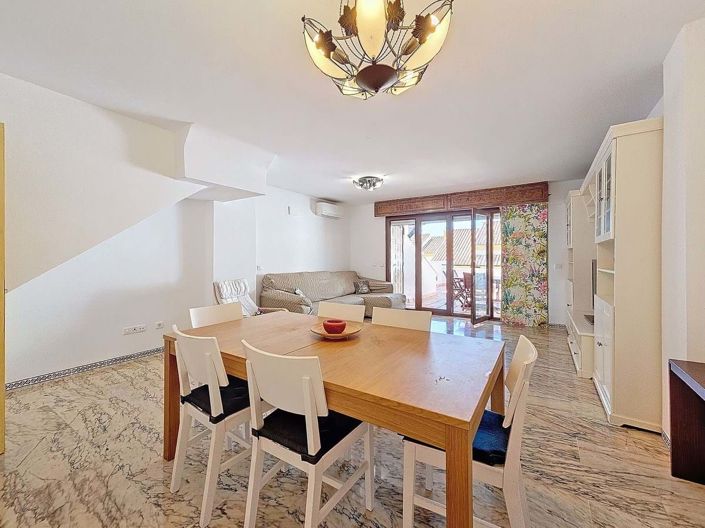 Image No.9-4 Bed Townhouse for sale