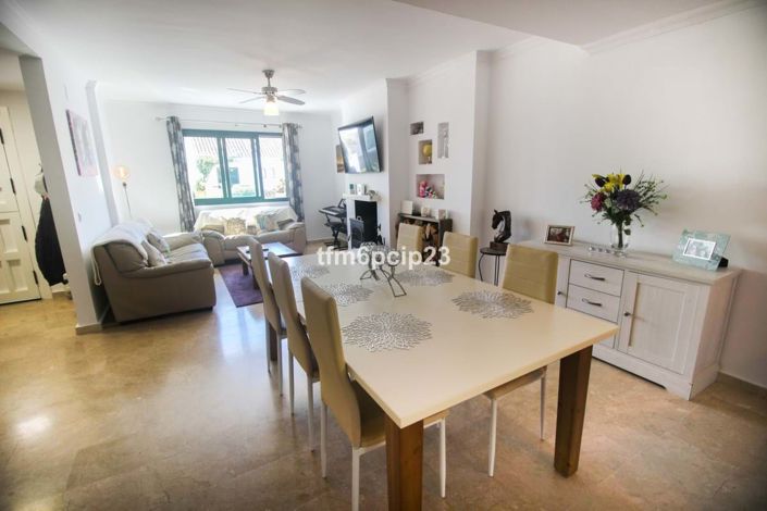 Image No.18-3 Bed Townhouse for sale