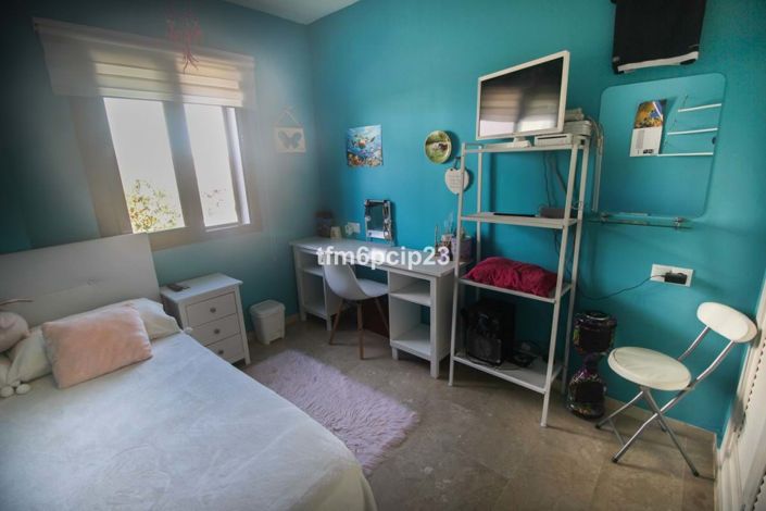 Image No.20-3 Bed Townhouse for sale