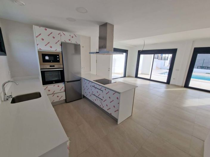 Image No.4-4 Bed Villa for sale