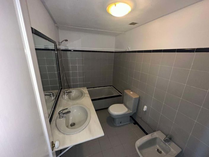 Image No.14-3 Bed Townhouse for sale