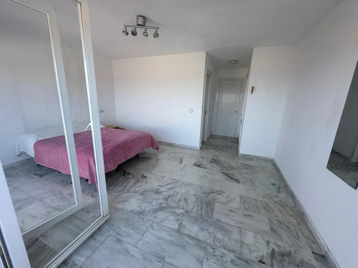 Image No.24-3 Bed Townhouse for sale