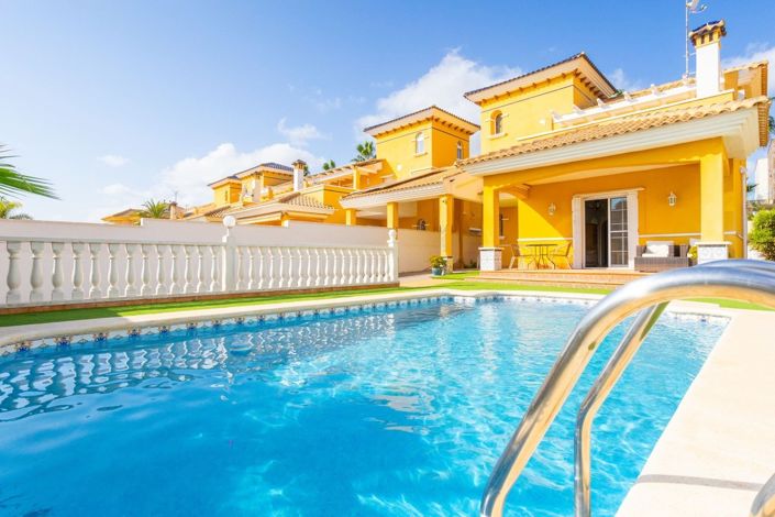 Image No.2-4 Bed Villa for sale