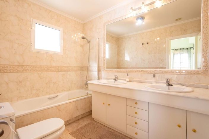 Image No.24-4 Bed Villa for sale