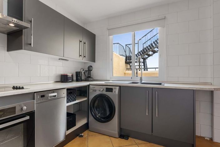 Image No.11-4 Bed Townhouse for sale