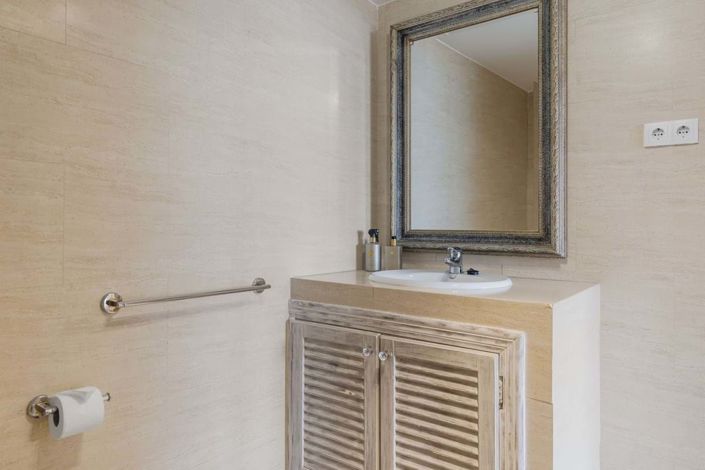 Image No.16-4 Bed Townhouse for sale