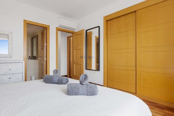 Image No.20-4 Bed Townhouse for sale