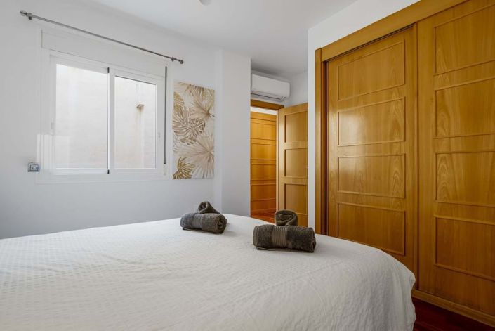 Image No.38-4 Bed Townhouse for sale