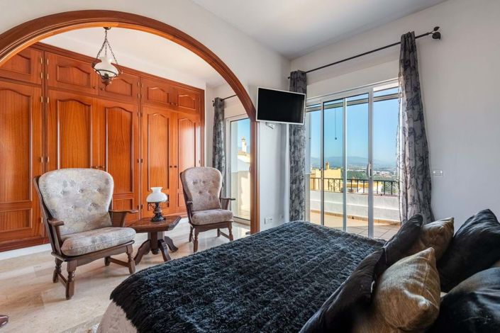 Image No.11-4 Bed Townhouse for sale