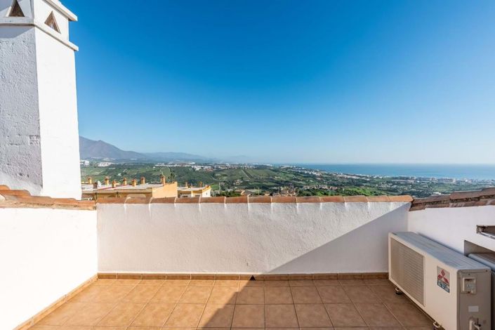 Image No.12-4 Bed Townhouse for sale