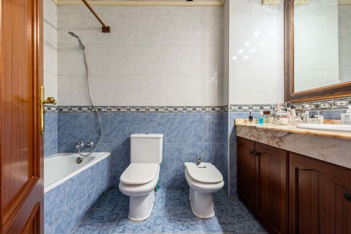 Image No.16-4 Bed Townhouse for sale