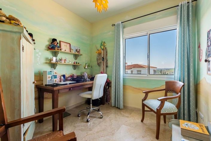 Image No.19-4 Bed Townhouse for sale