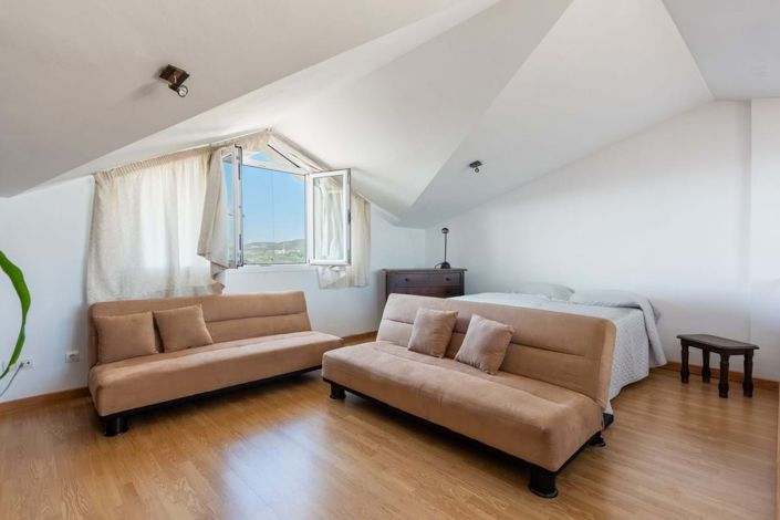 Image No.20-4 Bed Townhouse for sale