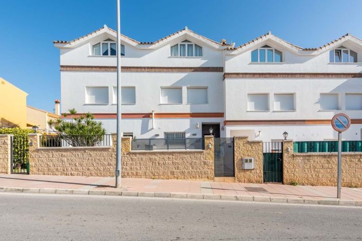 Image No.25-4 Bed Townhouse for sale