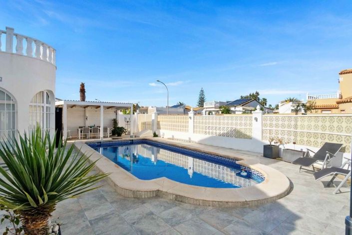 Image No.25-2 Bed Villa for sale