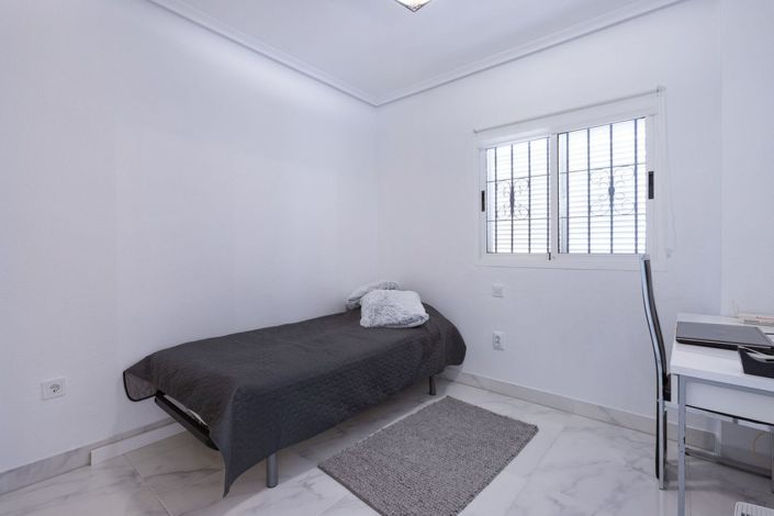 Image No.10-3 Bed Townhouse for sale