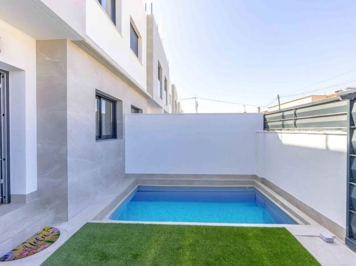 Image No.18-3 Bed Townhouse for sale