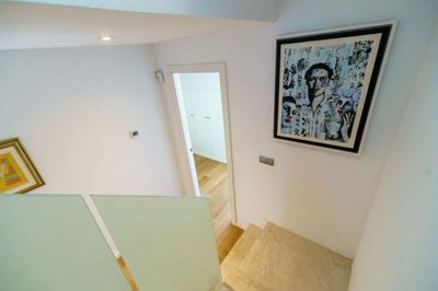 1447-526980-78d1f4f8b6655591b02d22fabb36a692d