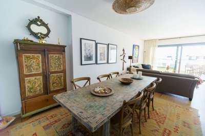 1447-526980-78d1f4f8b6655591b02d22fabb36a692d