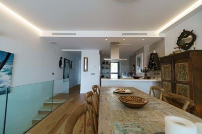 1447-526980-78d1f4f8b6655591b02d22fabb36a692d